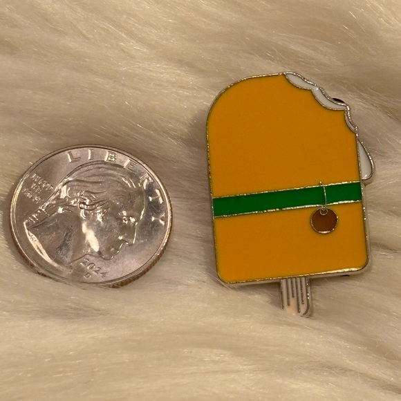 DISNEY PIN PLUTO ICE CREAM BAR POPSICLE FROM MYSTERY SET - Picture 2 of 3
